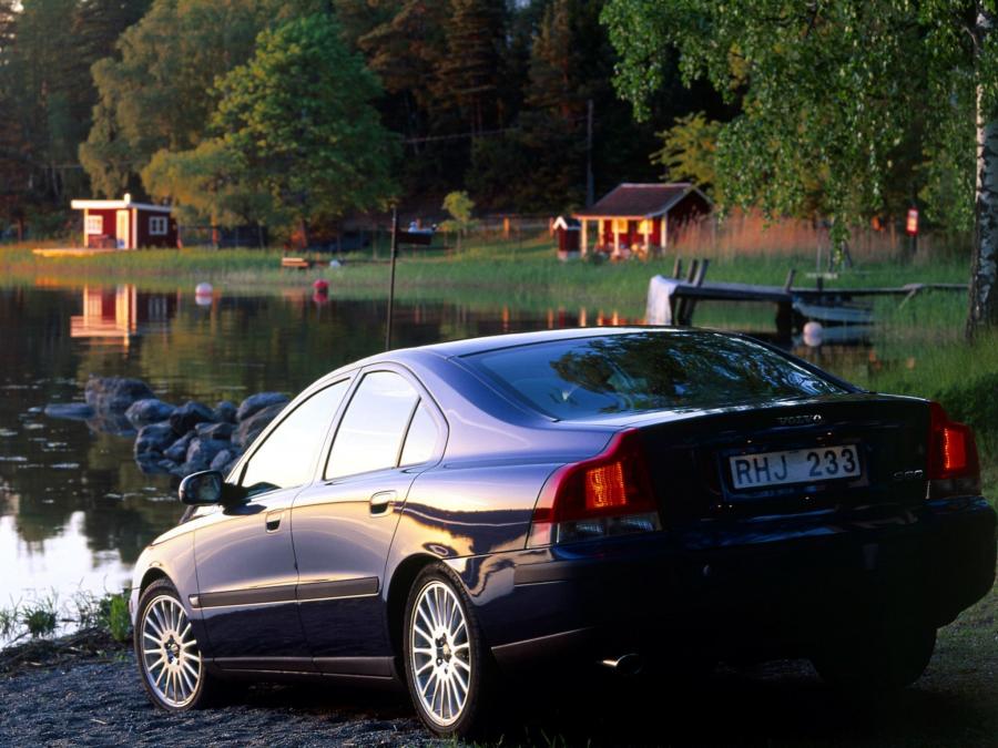  Volvo S60 2000 года  (фото 21 из 37)